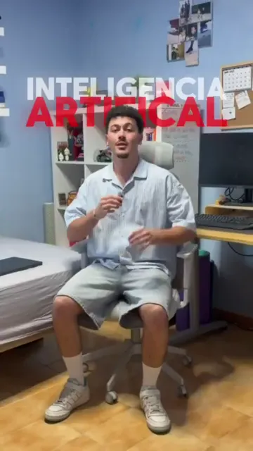 Vídeo vertical: chico hablando a cámara en su habitación, con el rótulo «Inteligencia artificial»